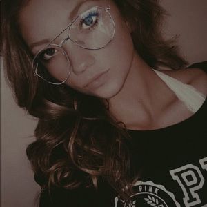 Meet your Posher, Kenzie